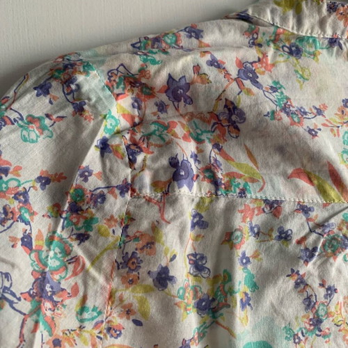 LC Lauren Conrad Floral Ruffle V-Neck Blouse Like New, Size Small