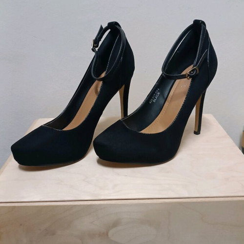 Mary Jane black high-heeled shoes like new, size 39