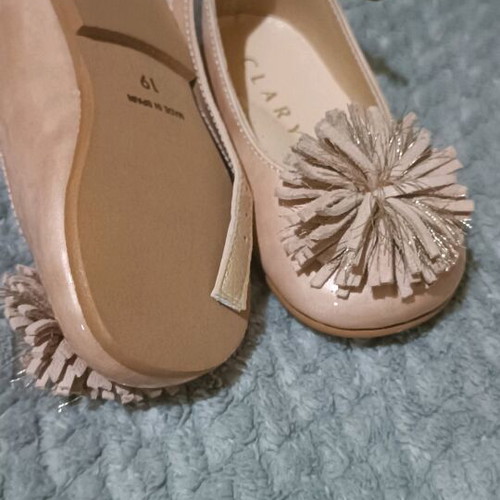 Clarys leather baby shoes new, size 19, tiny