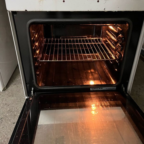 Kitchen stove used, in good condition, fully functional