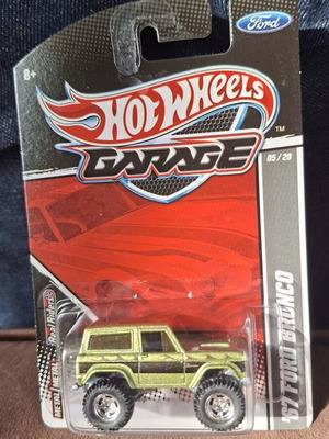 Hot Wheels 2011 Garage 67 Ford Bronco Army Green new