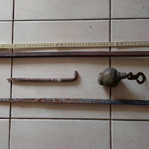Wrought iron braces and balance used, set of 4 antique items 1750-1850