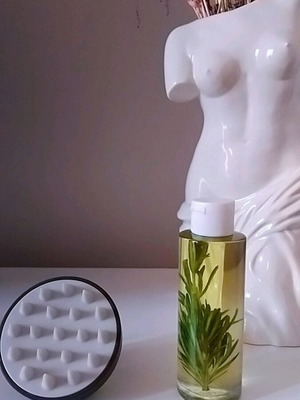 Herbal Hair Oil 100ml new with gifts