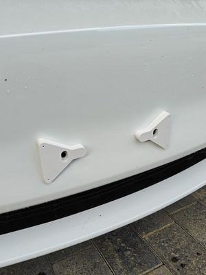 Βάση εμπρός πινακίδας για Tesla Model Y χωρίς τρύπημα