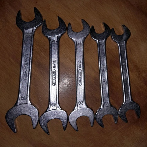Wrench tools like new, 1 adjustable, 3 hex, 5 open-end