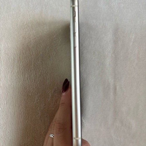iPhone 11 64GB used, white, 75% battery health