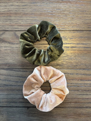 Set of 2 velvet scrunchies like new, beige and green