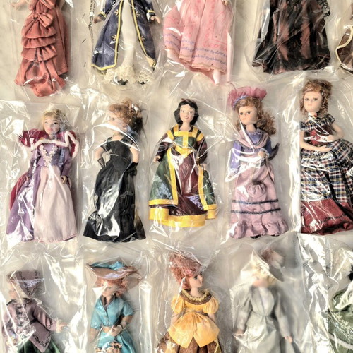 Porcelain dolls new, set of 20