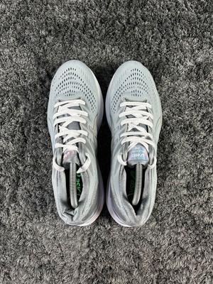 Asics Gel-Kayano 28 Platinum men's sneakers like new, gray, size 45