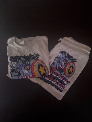 Παιδικό σετ Captain America σαν καινούργιο μπεζ t-shirt και σορτς