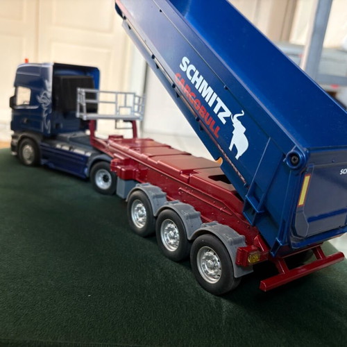 Scania 1/32 siku used with new batteries