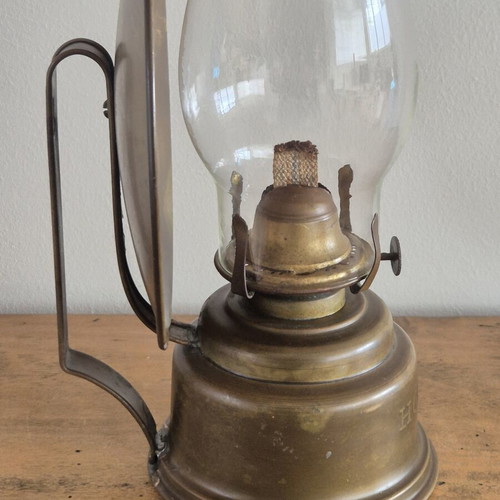 Hornet brass oil lamp with large reflector, antique English