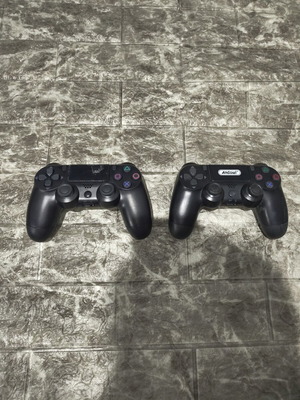 Χειριστήρια PS4 σαν καινούργια, σετ δύο για ανταλλακτικά