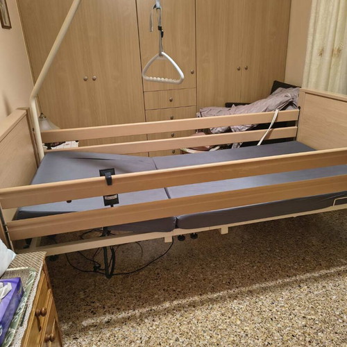 Trento Electric Hospital Bed like new with mattress