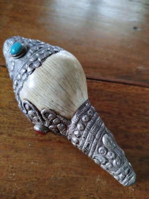 Tibetan Shanka Shell like new, white metal with semi-precious stones