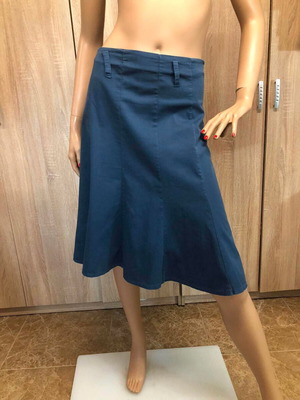 Skirt in excellent condition.