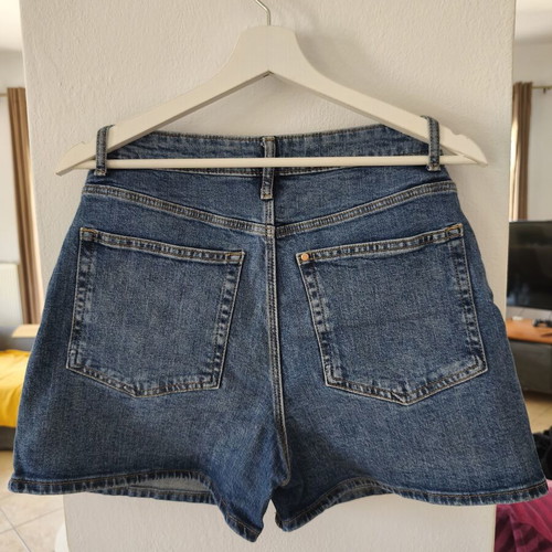 H&M classic dark blue denim shorts size 38 like new
