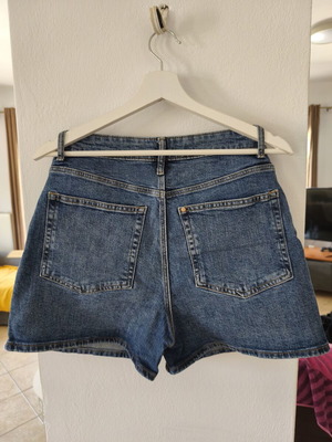 H&M classic dark blue denim shorts size 38 like new