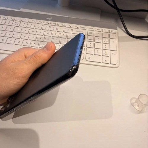 IPhone 11 Pro Max σαν καινούργιο, με θήκη, κουτί και καλώδιο