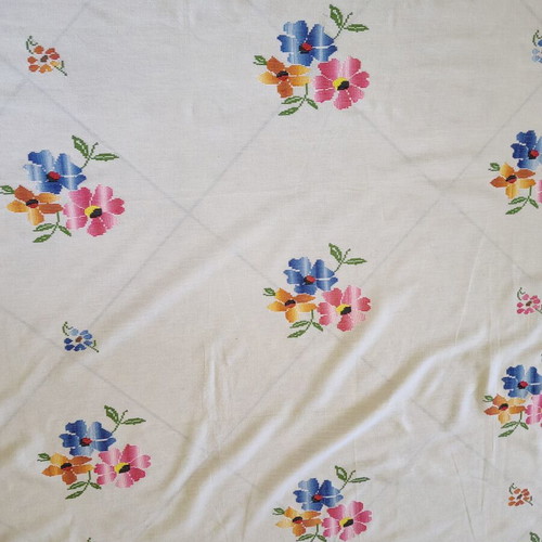 Woven white tablecloth 1.60m x 2.10m