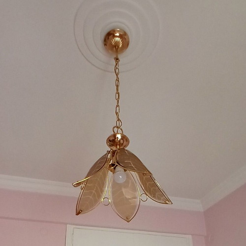 Pendant ceiling light like new, honey tone with decorative glass and metal