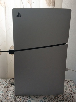PlayStation 5 Slim Digital Edition 825GB σαν καινούργιο με χειριστήριο