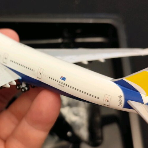 British Airways Qantas B.747-400 1:400 scale miniature used