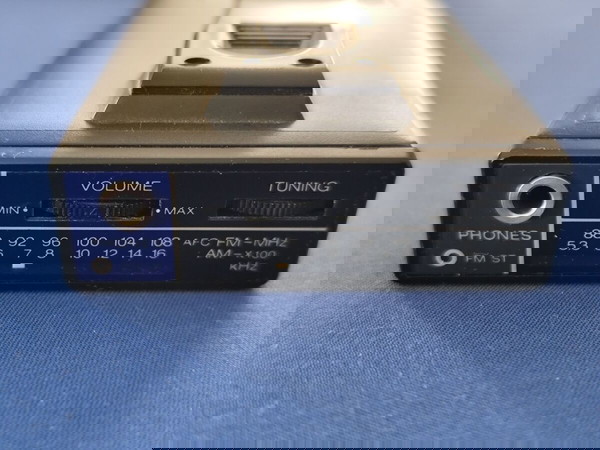 Ρετρο ραδιοφωνάκι τσέπης FM-AM PANASONIC Model Rf-11