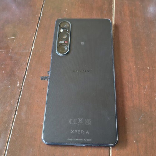 Sony Xperia 1VI used with cracked display, 256GB, dual SIM