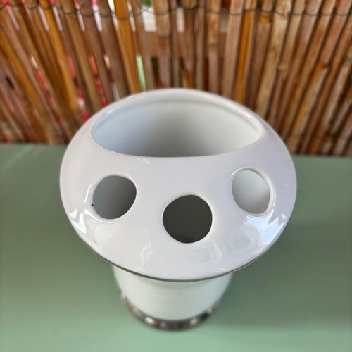Toothbrush holder, height 11cm, diameter 9.5cm