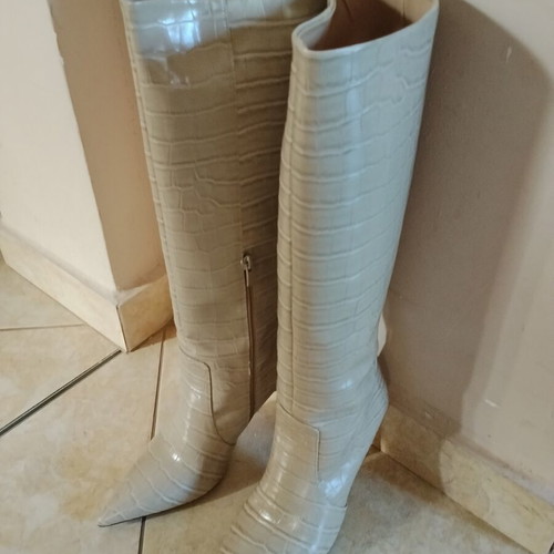 Sante beige boots size 40 like new leather with zipper