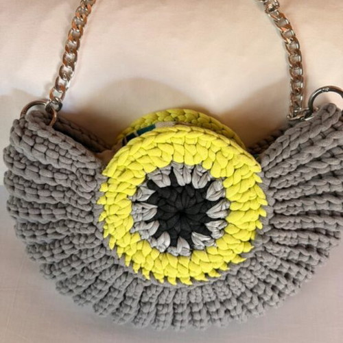 Knitted women's shoulder bag shell-shaped, multicolor, new