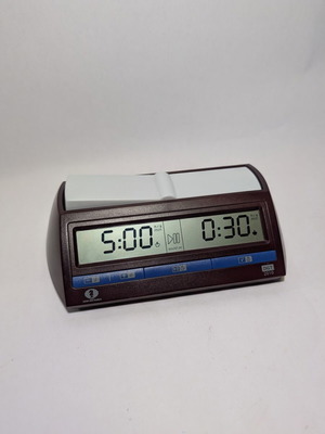 DGT 2010 digital chess clock like new