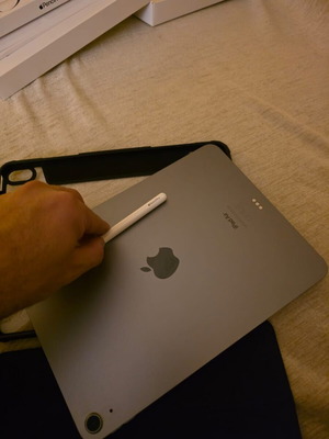 Ipad Air M2 11” σαν καινούργιο με Apple Pencil Pro και θήκη Spigen