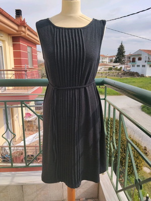 Black sleeveless Lavand dress like new, midi with pleats