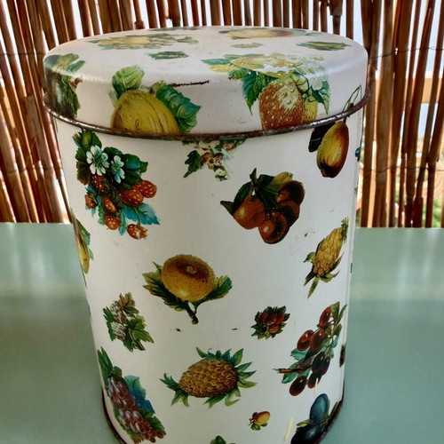 Vintage airtight tins set of 2, used