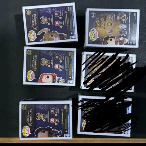 Lord of the Rings Funko Pop bundle like new with minor damage on Helm