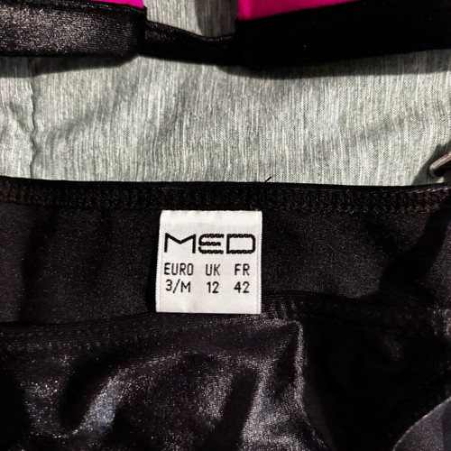 Med swimsuit like new size 75B top and Medium bottom, electric pink with black