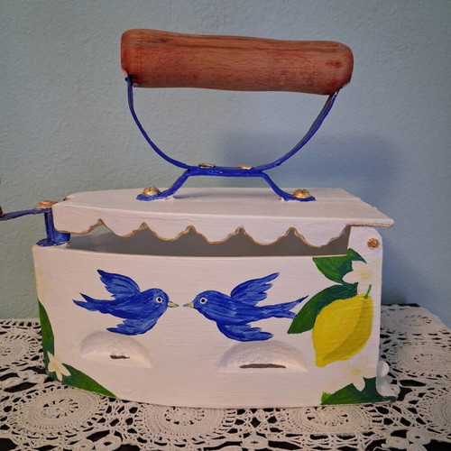 Decorative Charcoal Iron like new, Mediterranean style painted