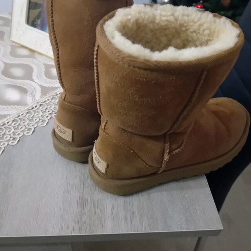 Uggs boots authentic lightly used size 36.5