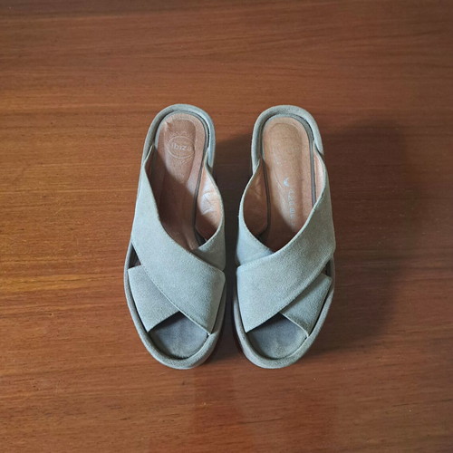 Jeffrey Campbell Cameron platform suede sandals like new, taupe, size 37