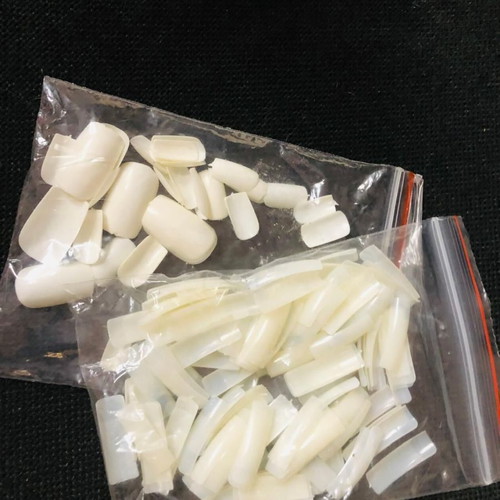 Nail tips 185 pcs new, natural and white color, acrylic