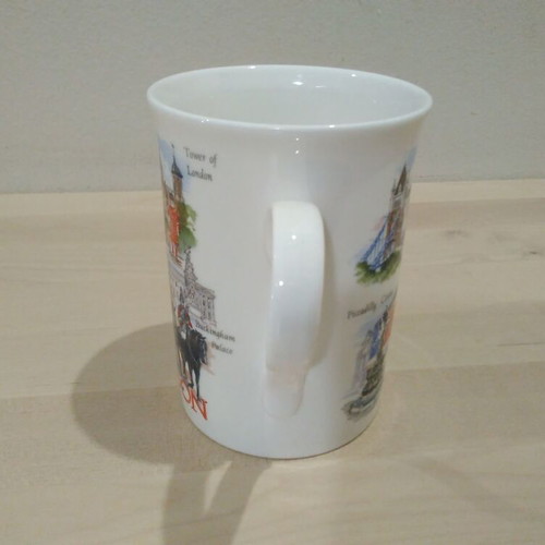 Porcelain mug collectible, like new, England design, regular size
