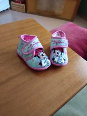 Minnie Mouse Bootie Slippers for Girls Size 20 Like New