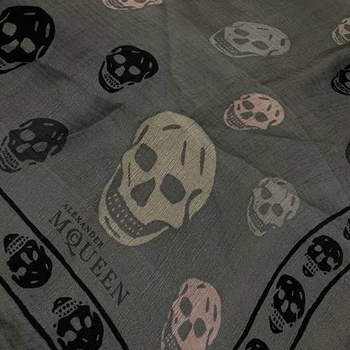 Alexander McQueen silk scarf like new, grey skull design