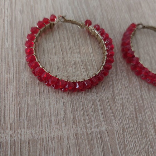 Hoop earrings like new with red beads