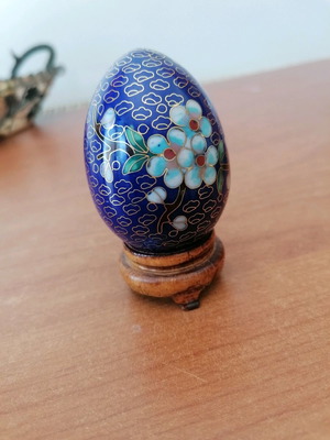 Cloisonné Easter decorative egg like new with wooden base