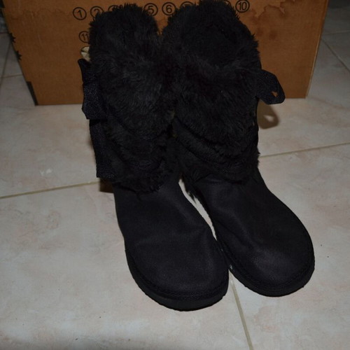 Black fur boots used, size 37