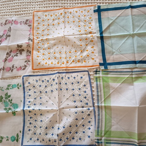 Vintage fabric handkerchiefs set of 6 like new, multicolor