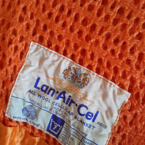 Orange blankets like new, pack of 2 Lan Air Cel wool